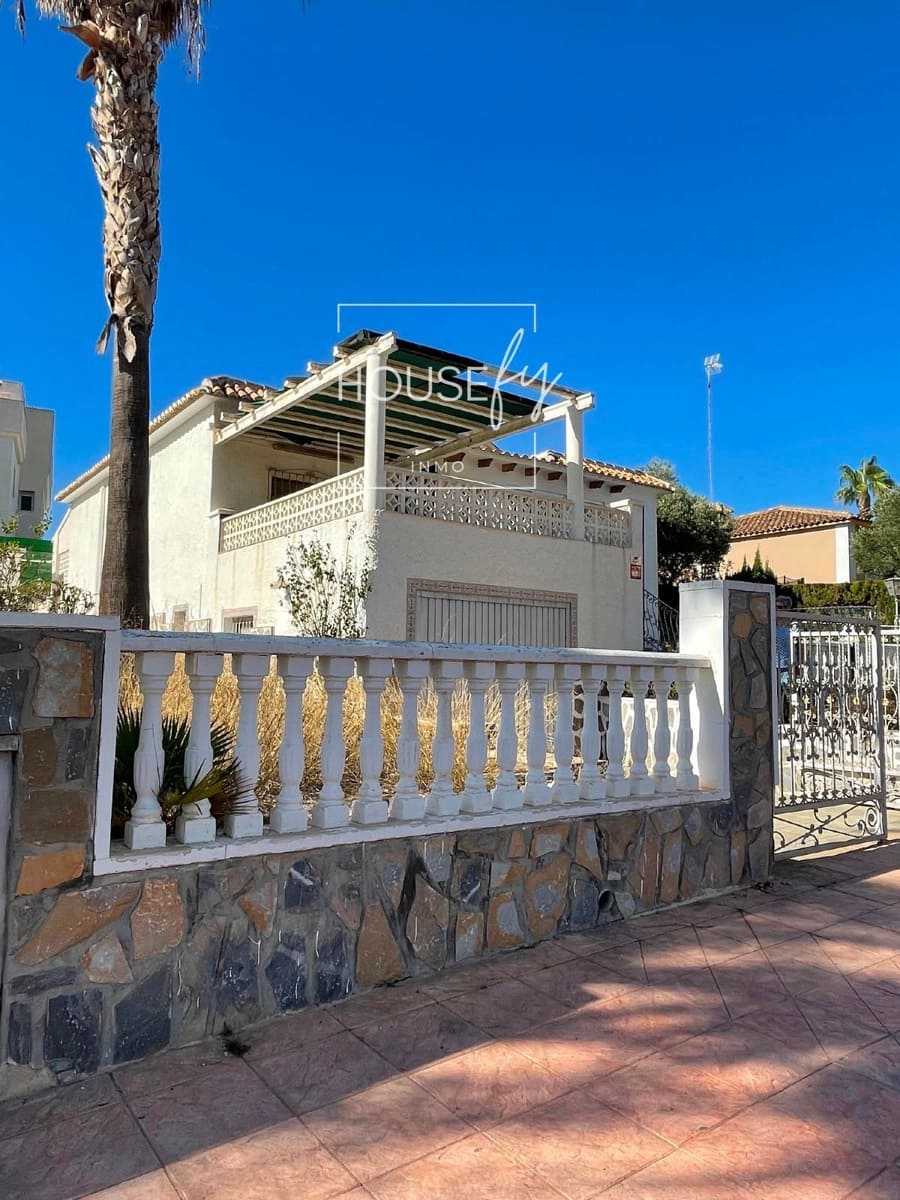 Chalet de 4 habitaciones en Orihuela Costa en venta con garaje - 529.000 € (Ref: 8602523)