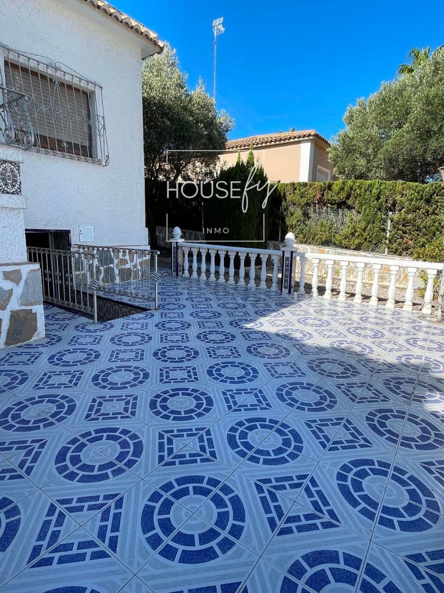 Chalet de 4 habitaciones en Orihuela Costa en venta con garaje - 529.000 € (Ref: 8602523)