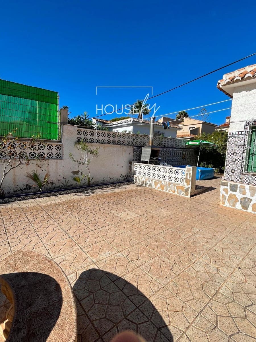 Chalet de 4 habitaciones en Orihuela Costa en venta con garaje - 529.000 € (Ref: 8602523)