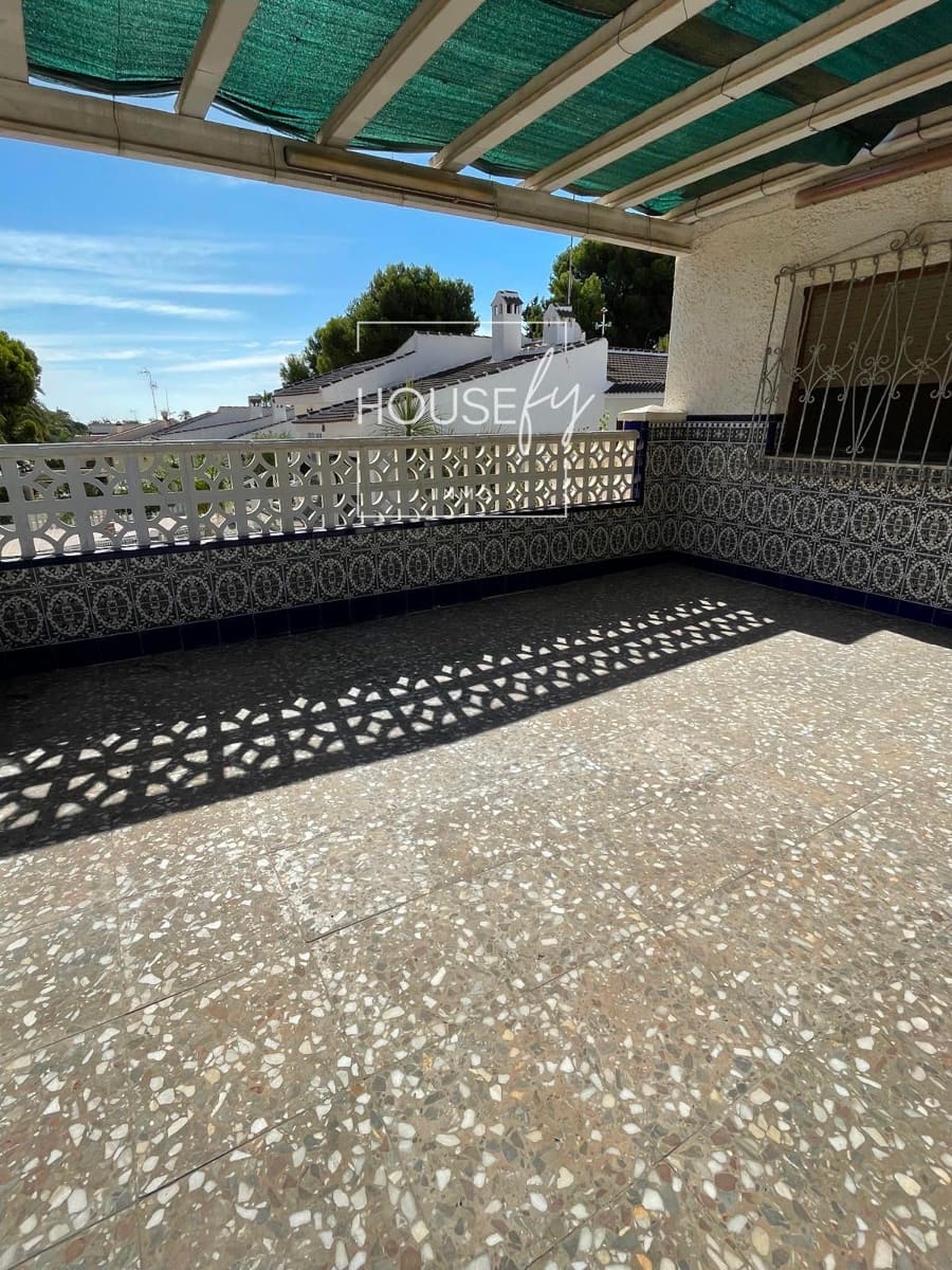 Chalet de 4 habitaciones en Orihuela Costa en venta con garaje - 529.000 € (Ref: 8602523)