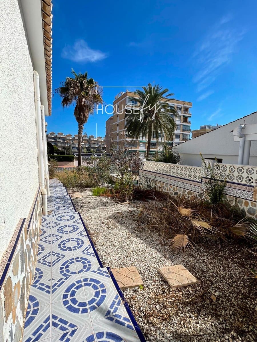 Chalet de 4 habitaciones en Orihuela Costa en venta con garaje - 529.000 € (Ref: 8602523)