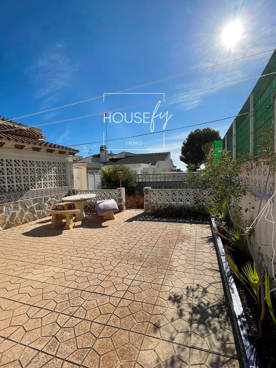 Chalet de 4 habitaciones en Orihuela Costa en venta con garaje - 529.000 € (Ref: 8602523)