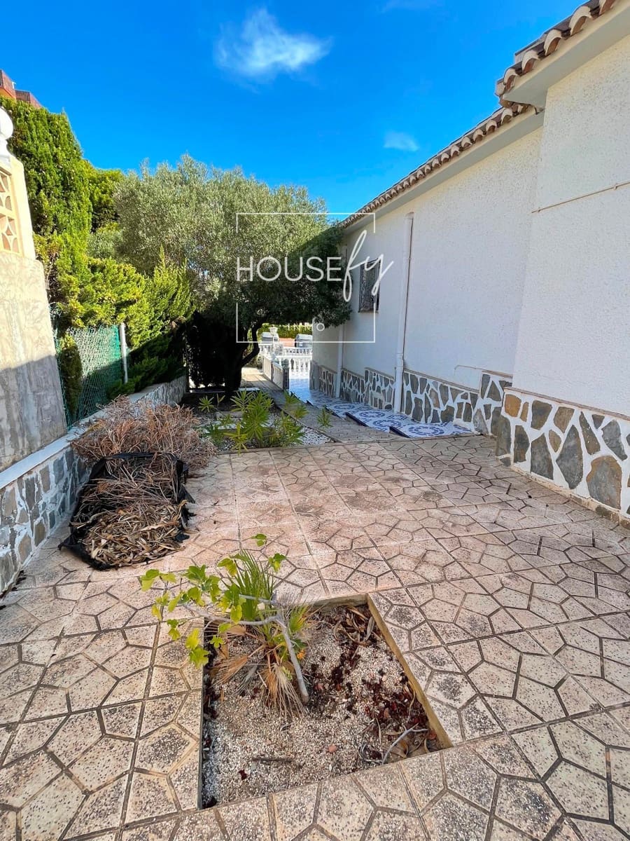 Chalet de 4 habitaciones en Orihuela Costa en venta con garaje - 529.000 € (Ref: 8602523)