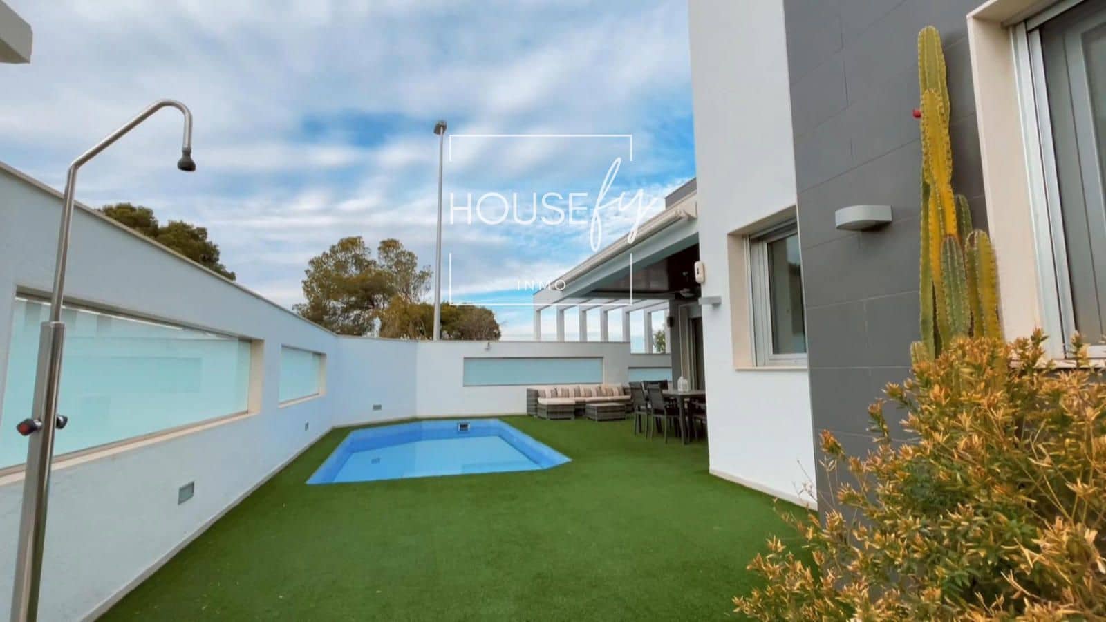 3 slaapkamer Villa te koop in Mil Palmeras met zwembad - € 590.000 (Ref: 8623368)