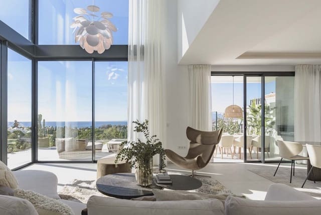 4 bedroom Semi-detached Villa for sale in Marbella with pool garage - € 1,300,000 (Ref: 8603883)