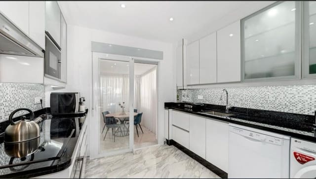 3 soverom Leilighet til salgs i Golden Mile, Marbella med svømmebasseng garasje - € 692 000 (Ref: 8632525)