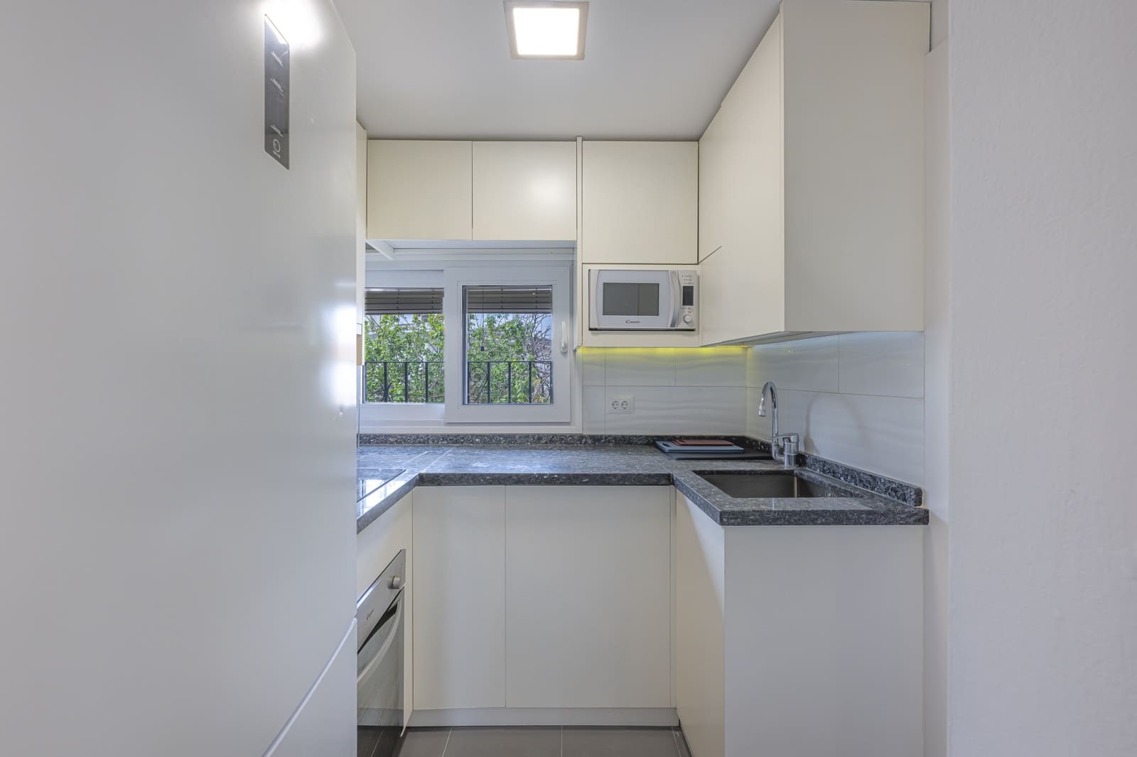 2 makuuhuone Huoneisto myytävänä paikassa Estepona - 198 000 € (Ref: 8926254)