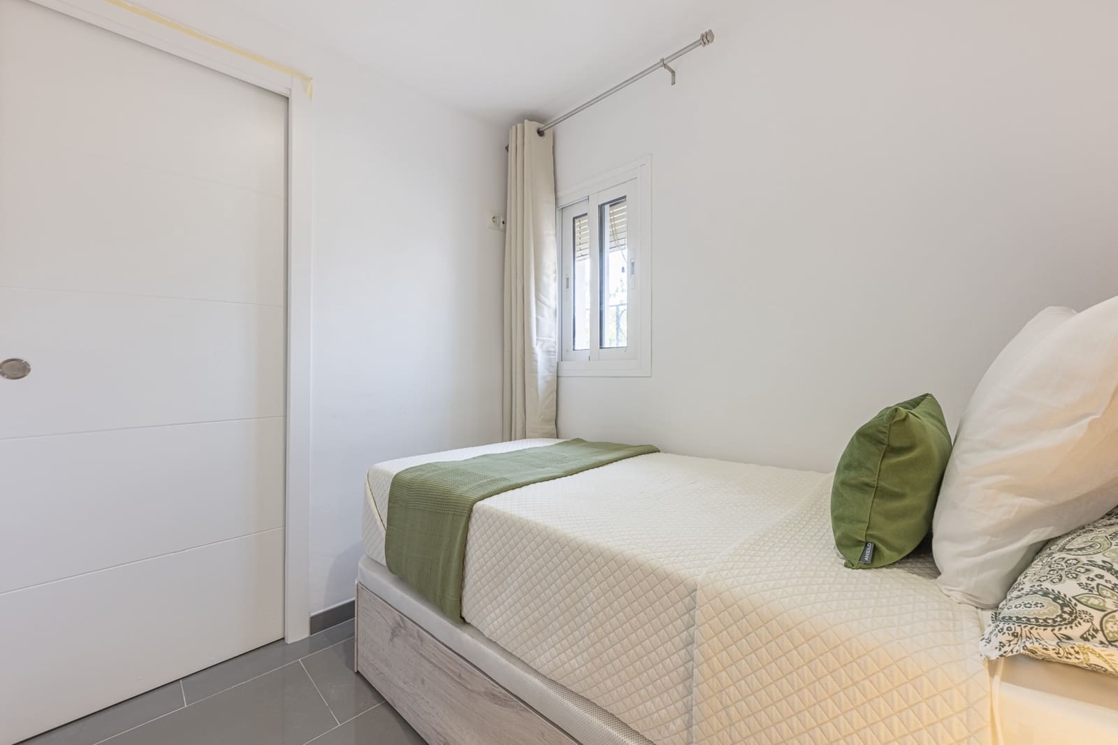 2 makuuhuone Huoneisto myytävänä paikassa Estepona - 198 000 € (Ref: 8926254)