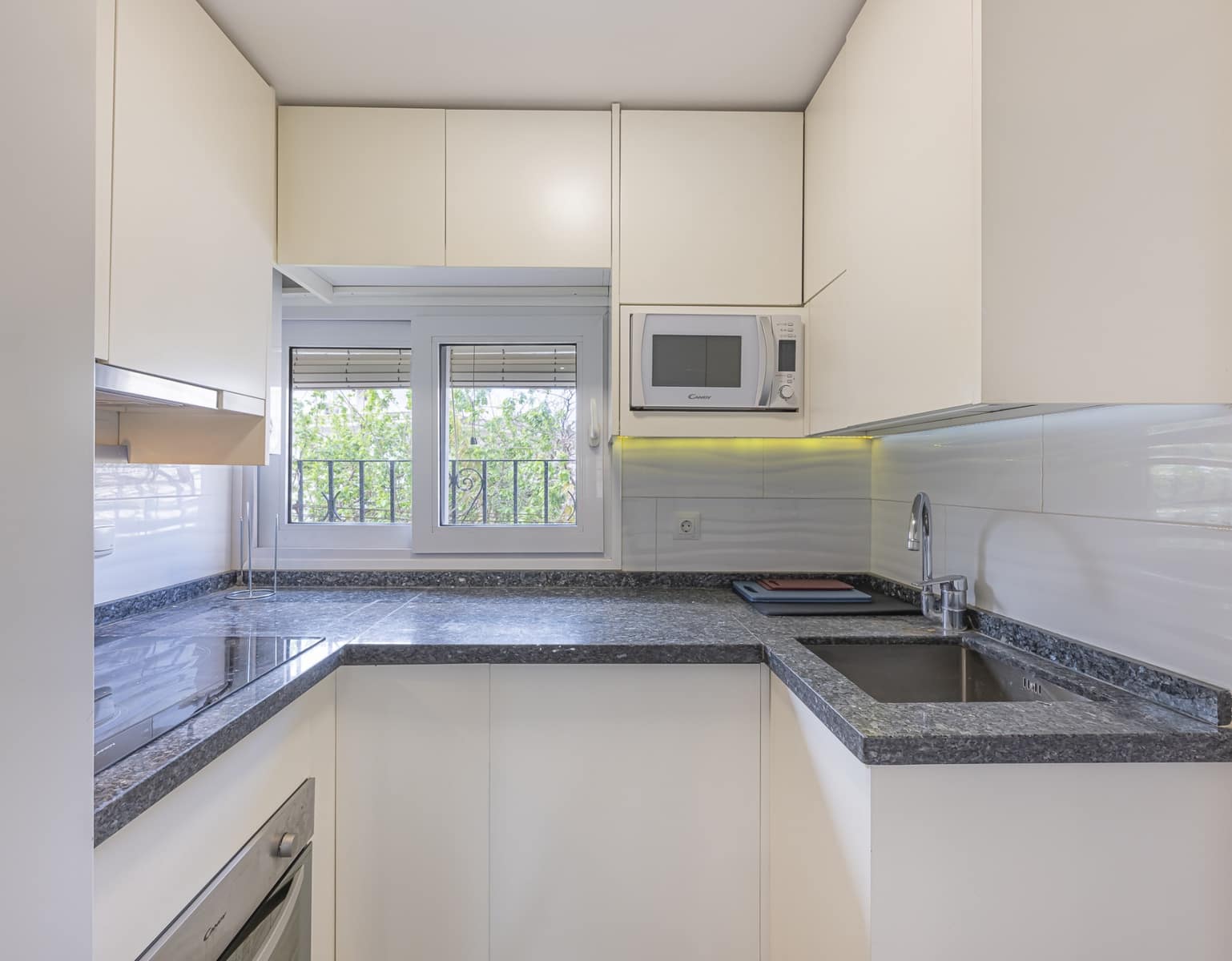 2 makuuhuone Huoneisto myytävänä paikassa Estepona - 198 000 € (Ref: 8926254)