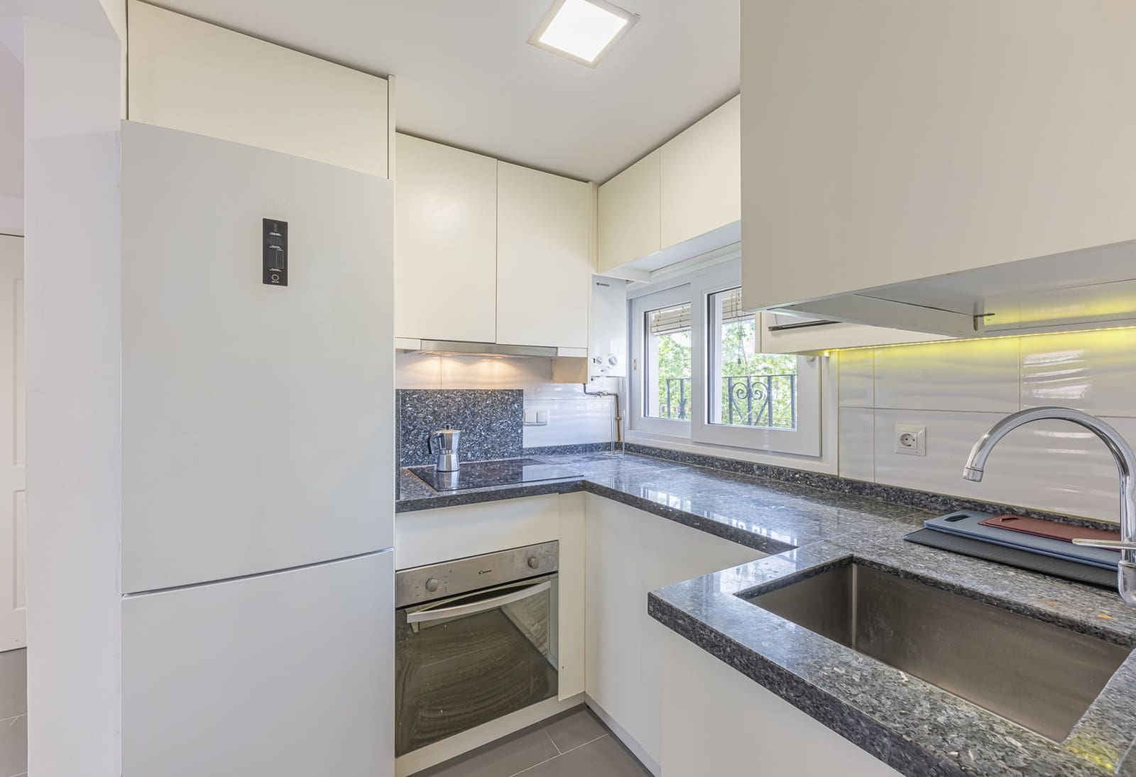 2 makuuhuone Huoneisto myytävänä paikassa Estepona - 198 000 € (Ref: 8926254)