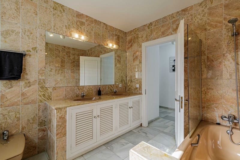 5 soveværelse Villa til salg i Benahavis med swimmingpool garage - € 1.750.000 (Ref: 8970119)