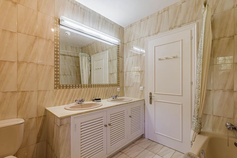 5 soveværelse Villa til salg i Benahavis med swimmingpool garage - € 1.750.000 (Ref: 8970119)