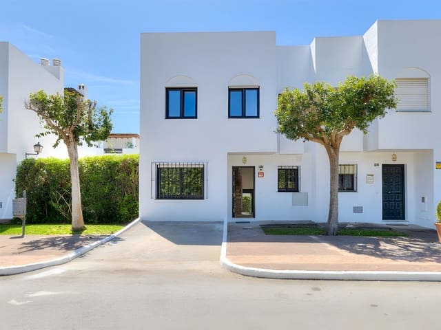 4 soveværelse Semi-Rækkehus til salg i San Pedro de Alcantara, Marbella med swimmingpool garage - € 1.025.000 (Ref: 8970124)