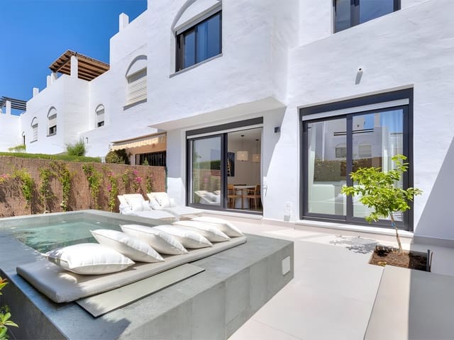 4 soveværelse Semi-Rækkehus til salg i San Pedro de Alcantara, Marbella med swimmingpool garage - € 1.025.000 (Ref: 8970124)