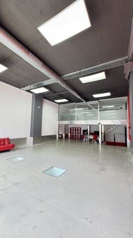 Comercial para venda em Puerto Banus, Marbella com garagem - 670 000 € (Ref: 8972023)