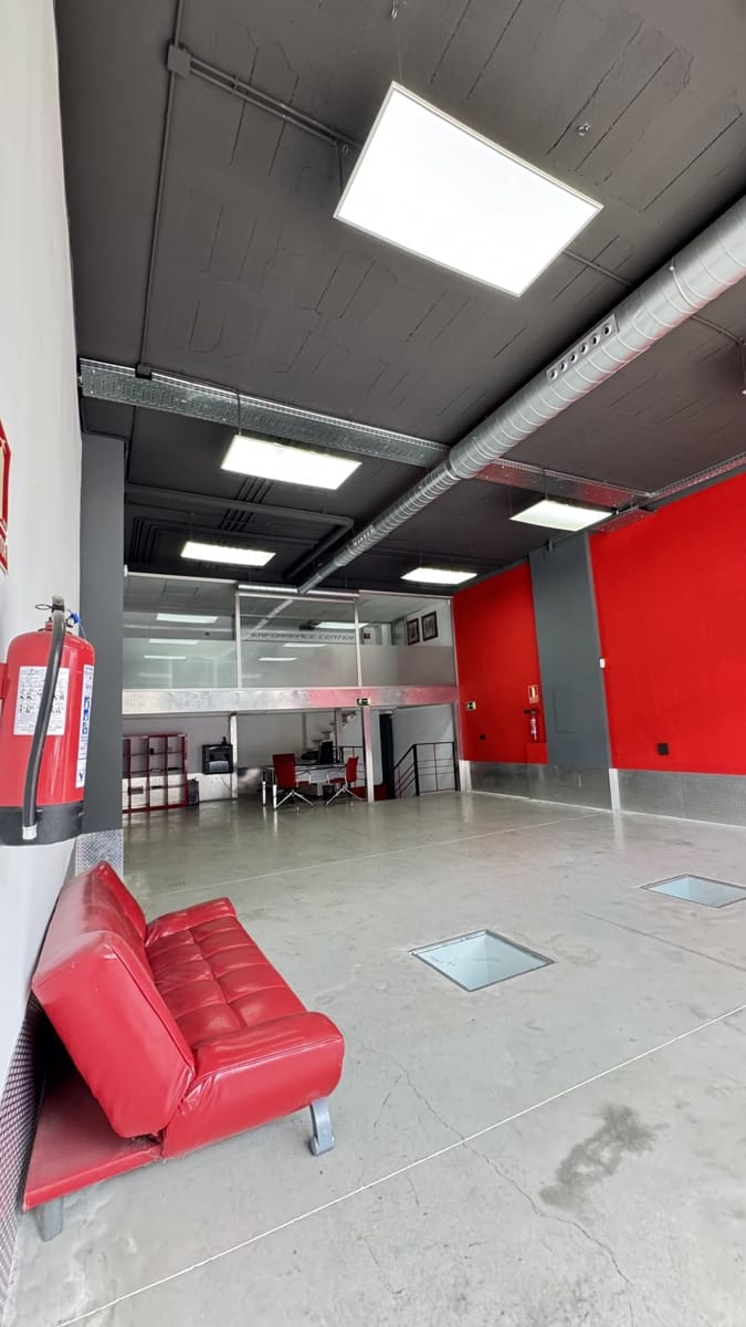 Erhverv til salg i Puerto Banus med garage - € 699.000 (Ref: 8972023)