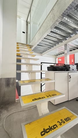 Comercial para venda em Puerto Banus, Marbella com garagem - 670 000 € (Ref: 8972023)