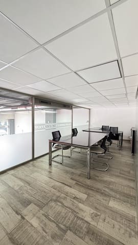 Comercial para venda em Puerto Banus, Marbella com garagem - 670 000 € (Ref: 8972023)