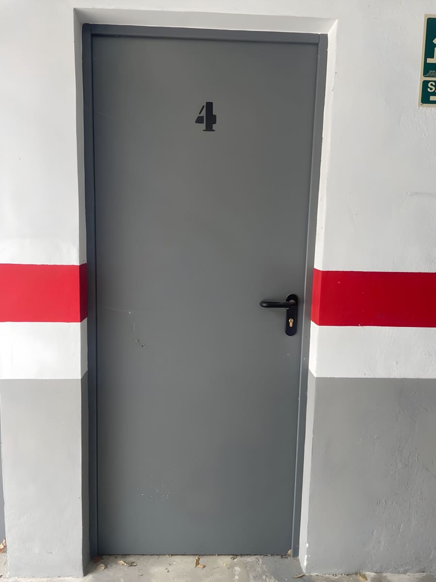 2 bedroom Apartment for sale in Estepona with pool garage - € 360,000 (Ref: 8975915)