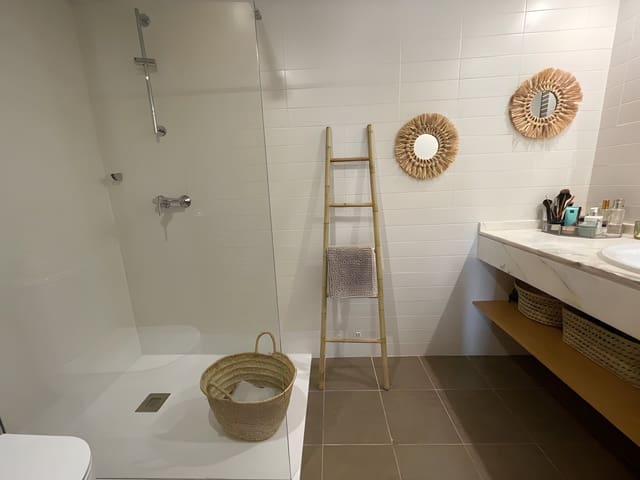 2 makuuhuone Huoneisto myytävänä paikassa Estepona mukana uima-altaan 
autotalli - 360 000 € (Ref: 8975915)