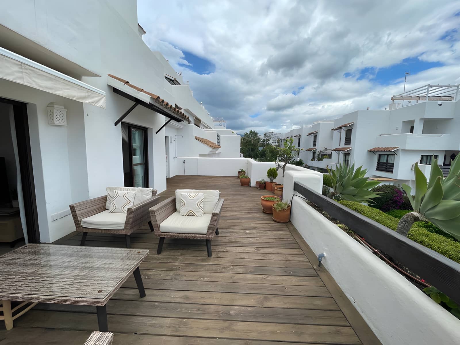 2 bedroom Apartment for sale in Estepona with pool garage - € 360,000 (Ref: 8975915)