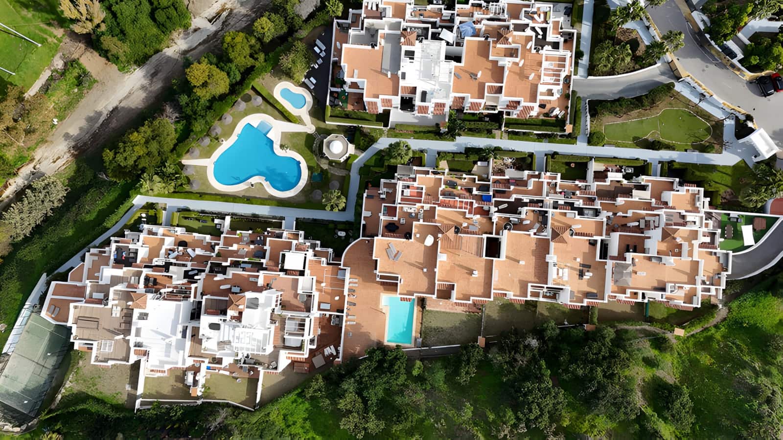 2 bedroom Apartment for sale in Estepona with pool garage - € 360,000 (Ref: 8975915)