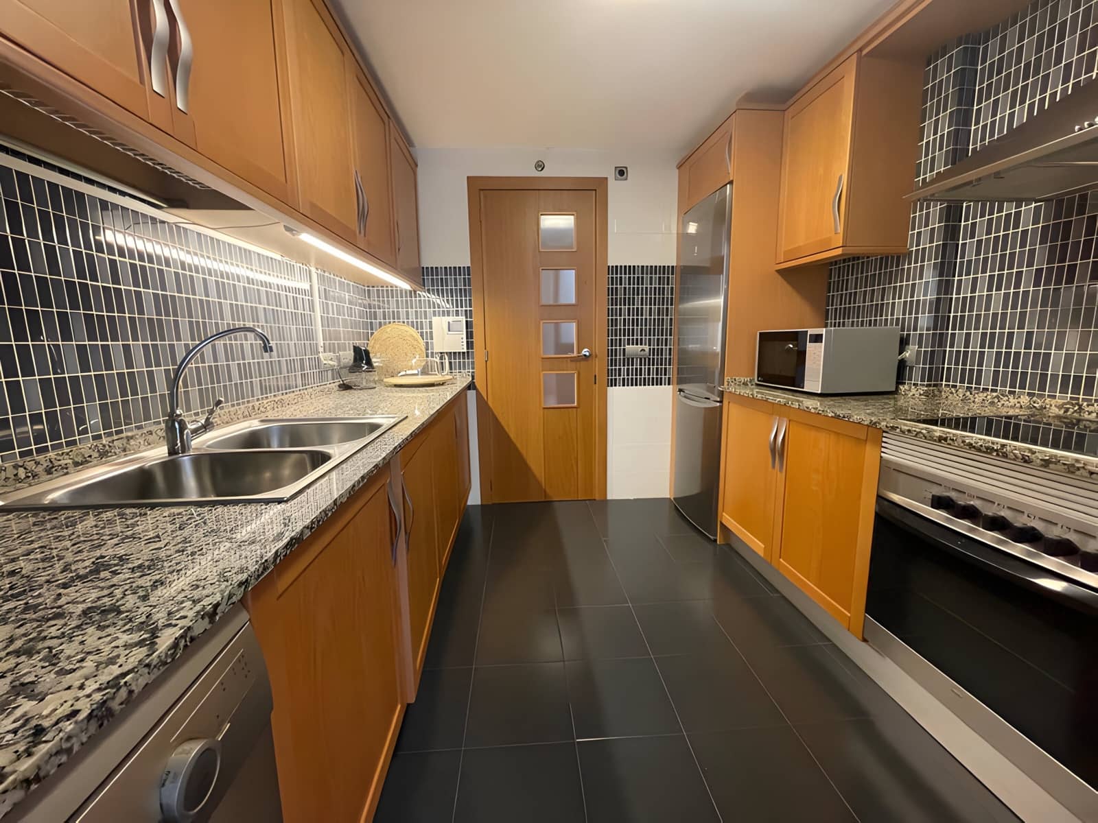 2 bedroom Apartment for sale in Estepona with pool garage - € 360,000 (Ref: 8975915)