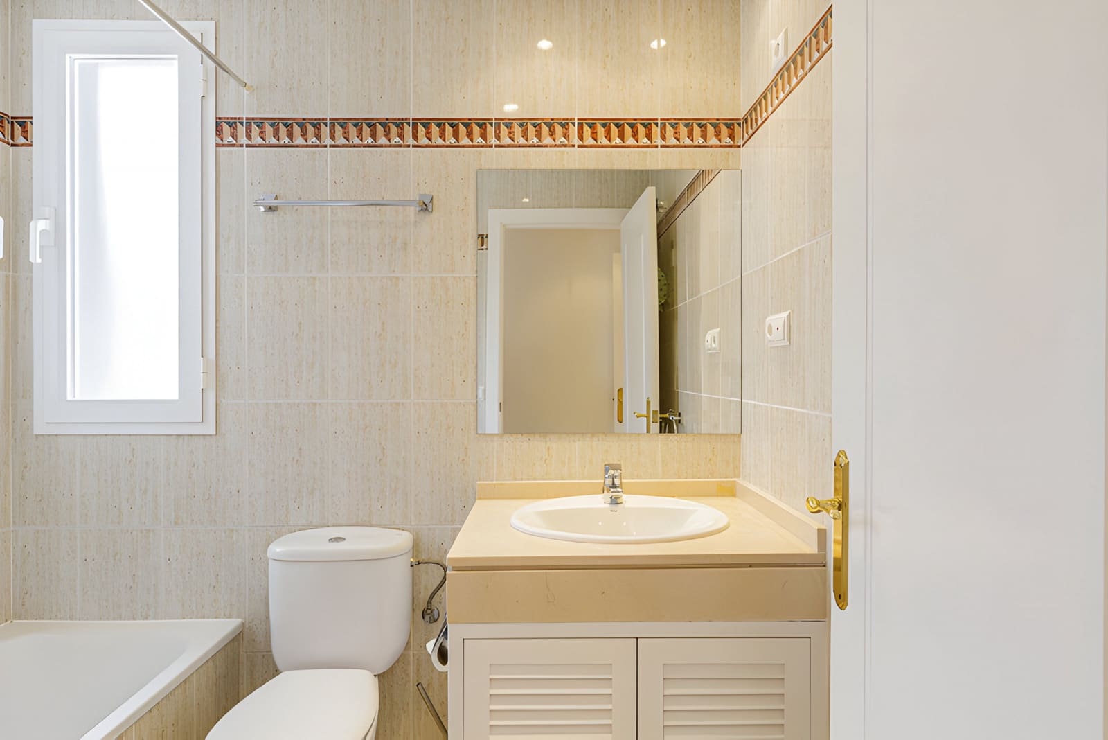 2 makuuhuone Huoneisto myytävänä paikassa Los Arqueros mukana uima-altaan 
autotalli - 359 000 € (Ref: 8975916)