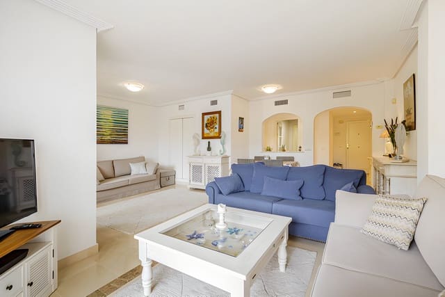 2 makuuhuone Huoneisto myytävänä paikassa Los Arqueros, Benahavís mukana uima-altaan 
autotalli - 359 000 € (Ref: 8975916)