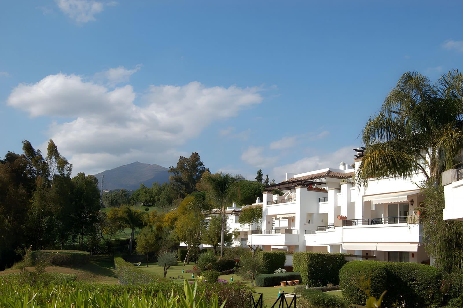 2 makuuhuone Huoneisto myytävänä paikassa Los Arqueros mukana uima-altaan 
autotalli - 359 000 € (Ref: 8975916)