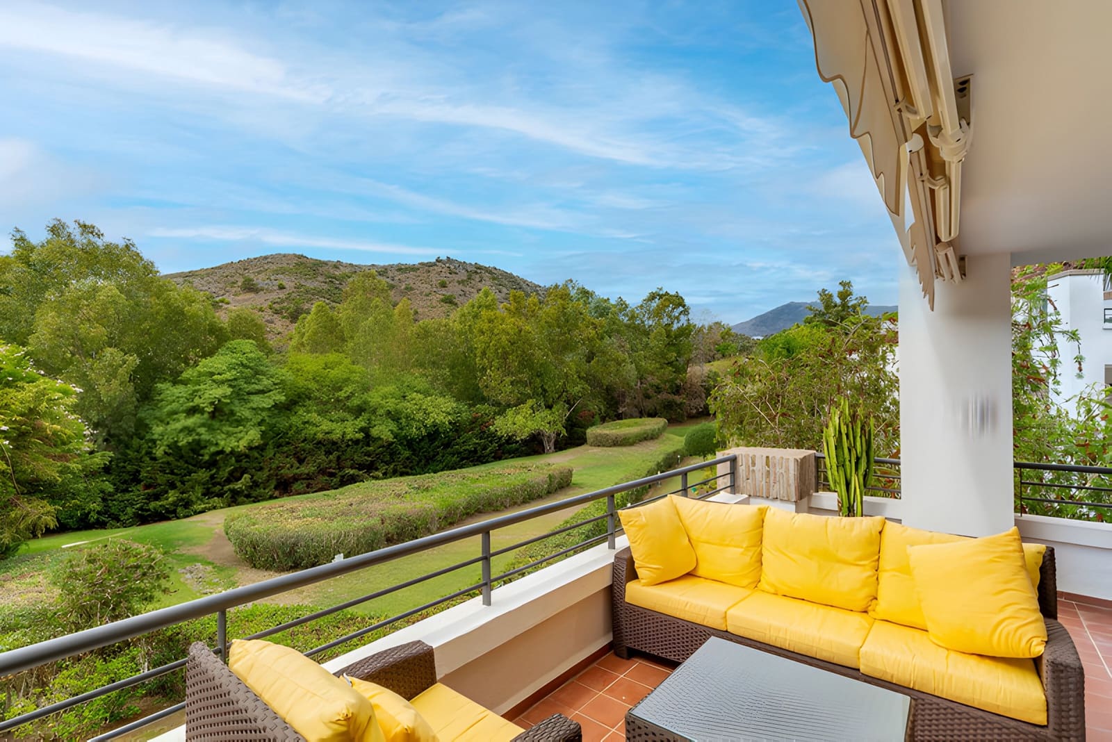 2 makuuhuone Huoneisto myytävänä paikassa Los Arqueros mukana uima-altaan 
autotalli - 359 000 € (Ref: 8975916)