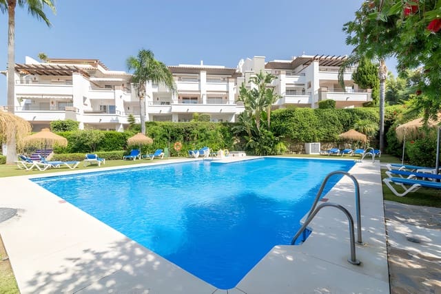 2 makuuhuone Huoneisto myytävänä paikassa Los Arqueros, Benahavís mukana uima-altaan 
autotalli - 359 000 € (Ref: 8975916)