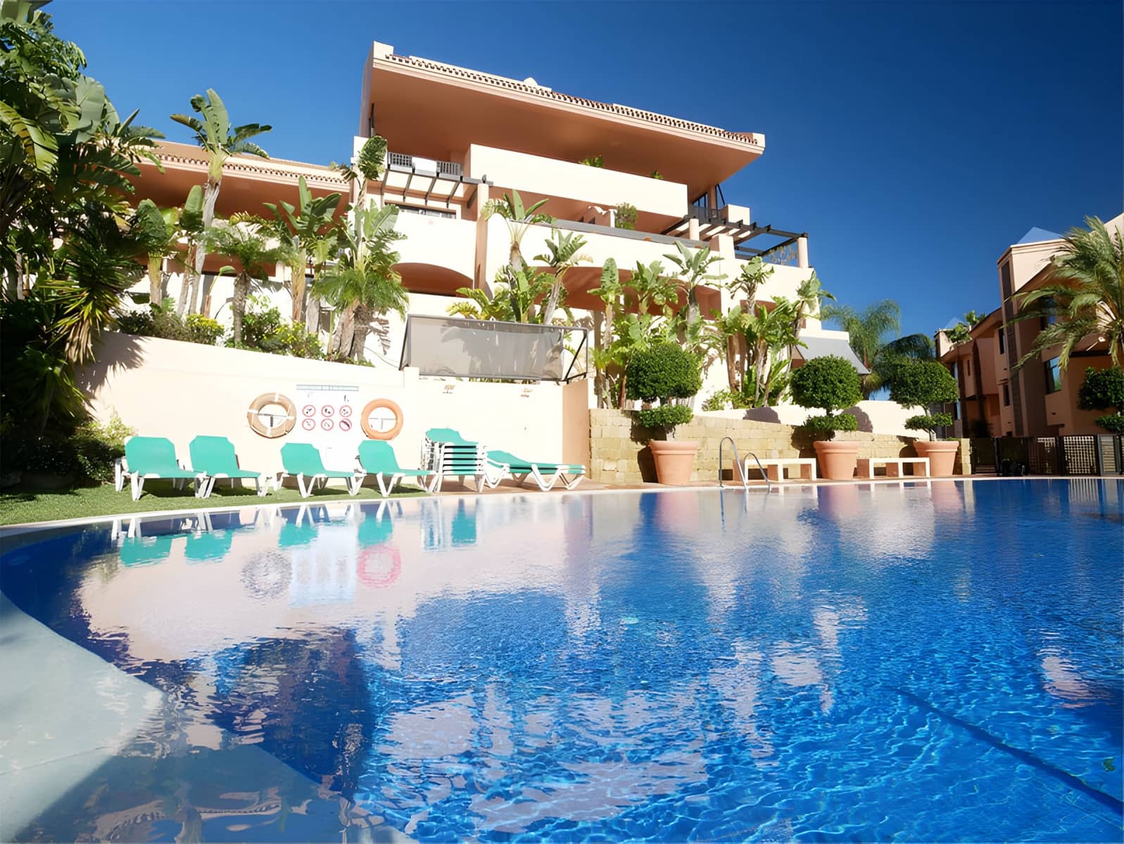 2 makuuhuone Huoneisto myytävänä paikassa Calahonda mukana uima-altaan 
autotalli - 349 000 € (Ref: 8975921)