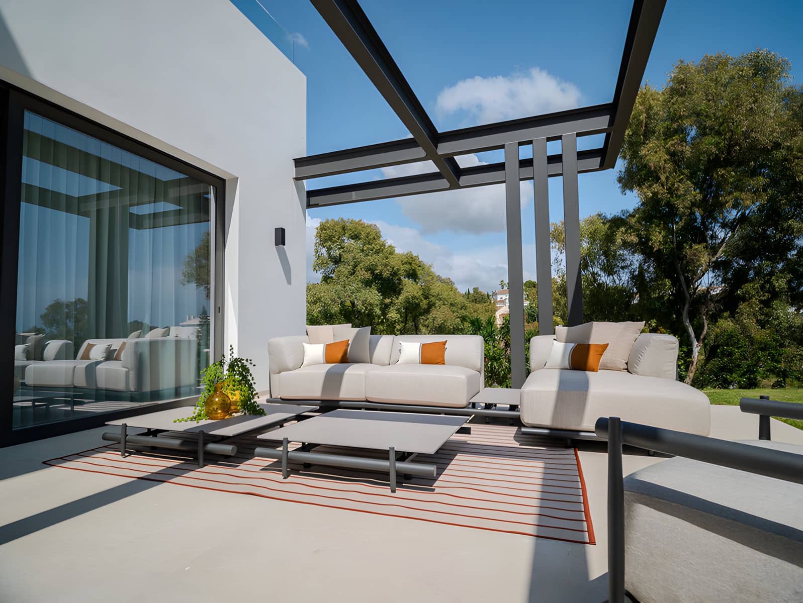 6 bedroom Villa for sale in Benahavis with pool garage - € 3,350,000 (Ref: 8978985)