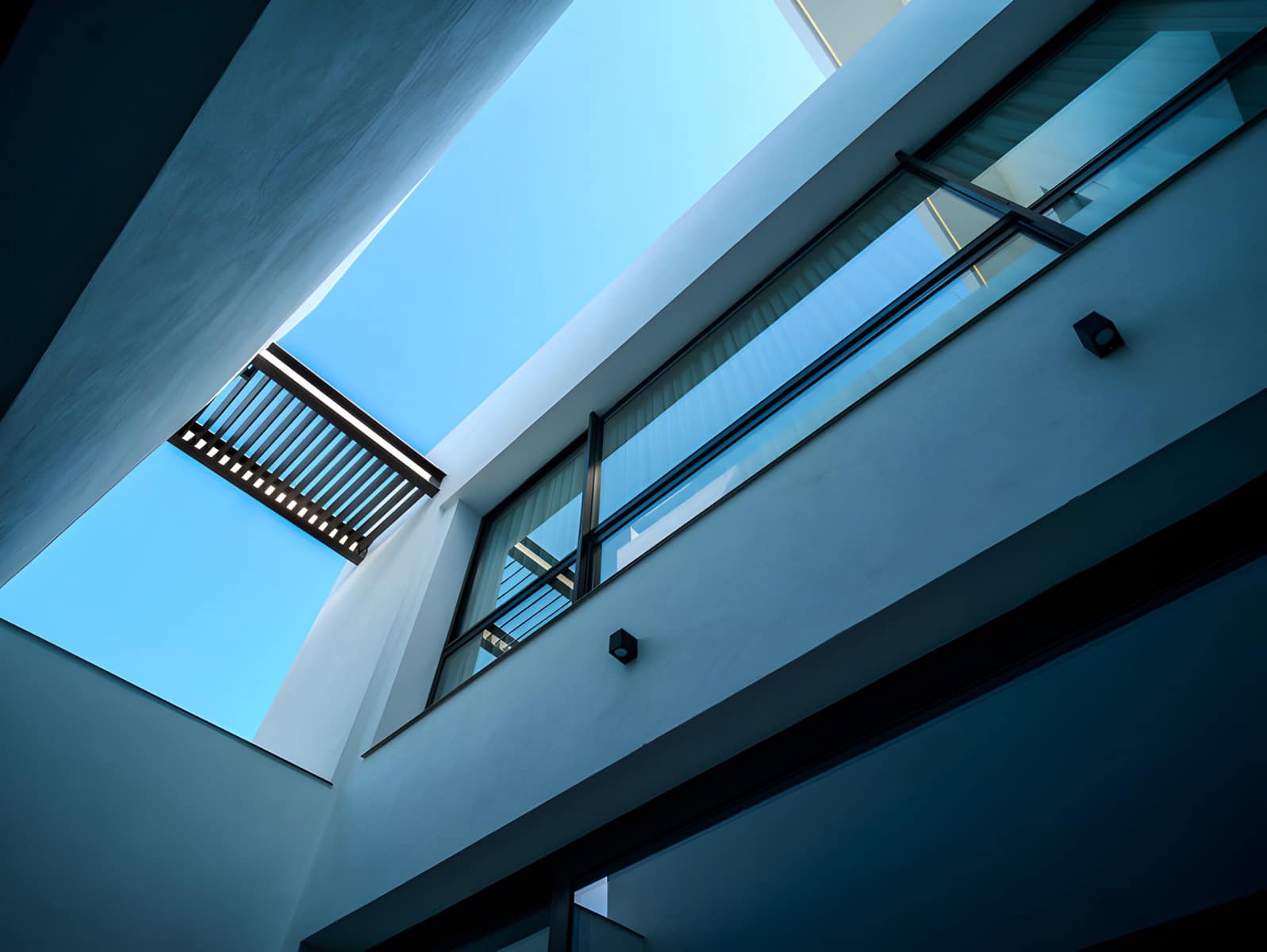 6 bedroom Villa for sale in Benahavis with pool garage - € 3,350,000 (Ref: 8978985)