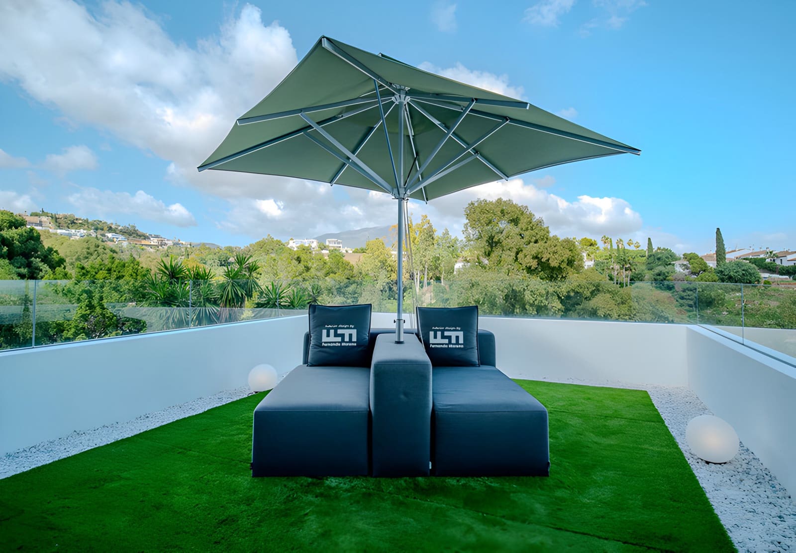 6 bedroom Villa for sale in Benahavis with pool garage - € 3,350,000 (Ref: 8978985)