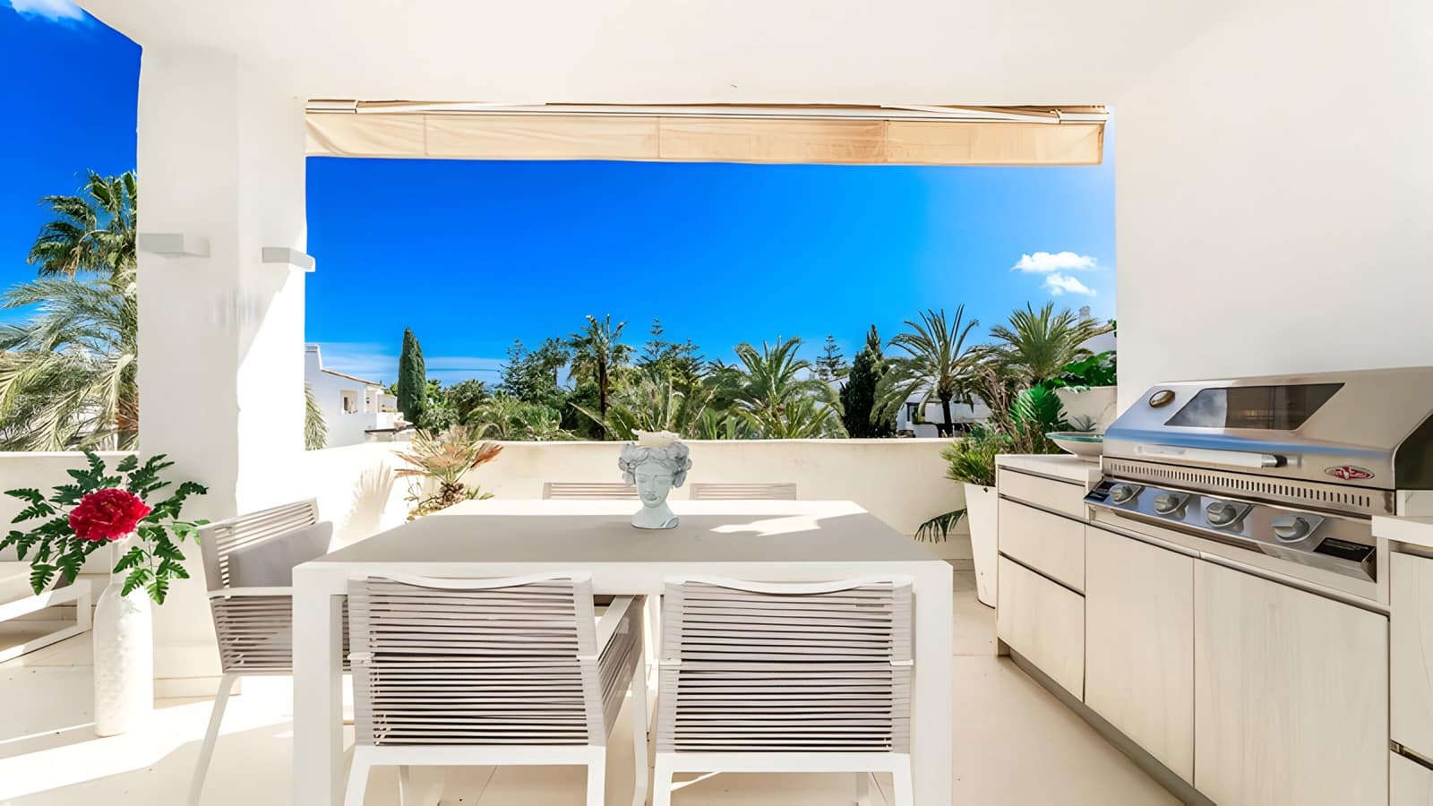 3 bedroom Penthouse for sale in Marbella with pool - € 2,895,000 (Ref: 8978986)