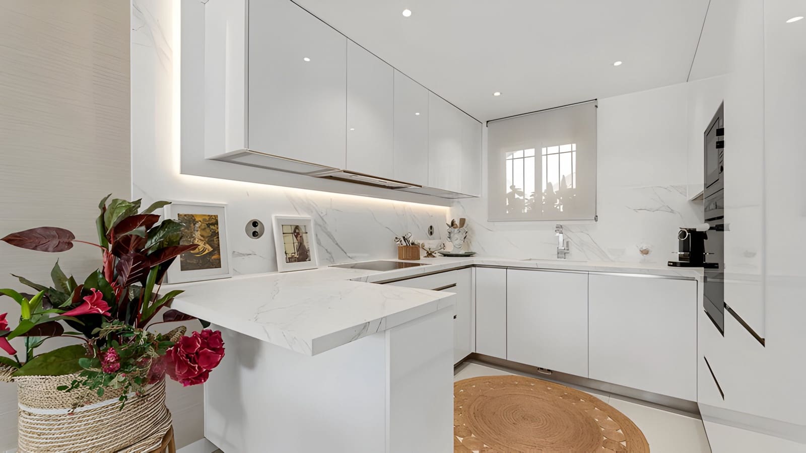 3 bedroom Penthouse for sale in Marbella with pool - € 2,895,000 (Ref: 8978986)