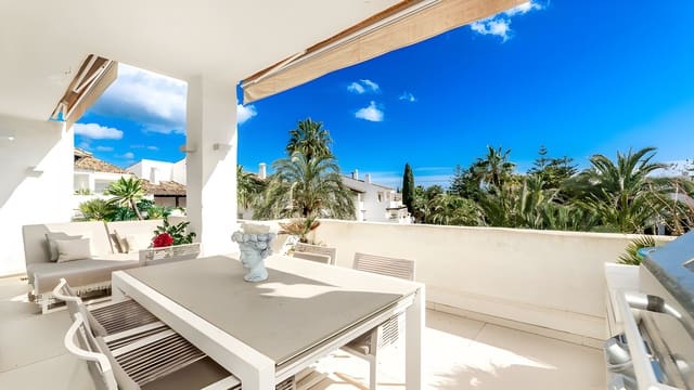 3 sypialnia Penthouse na sprzedaż w Marbella z basenem - 2 895 000 € (Ref: 8978986)