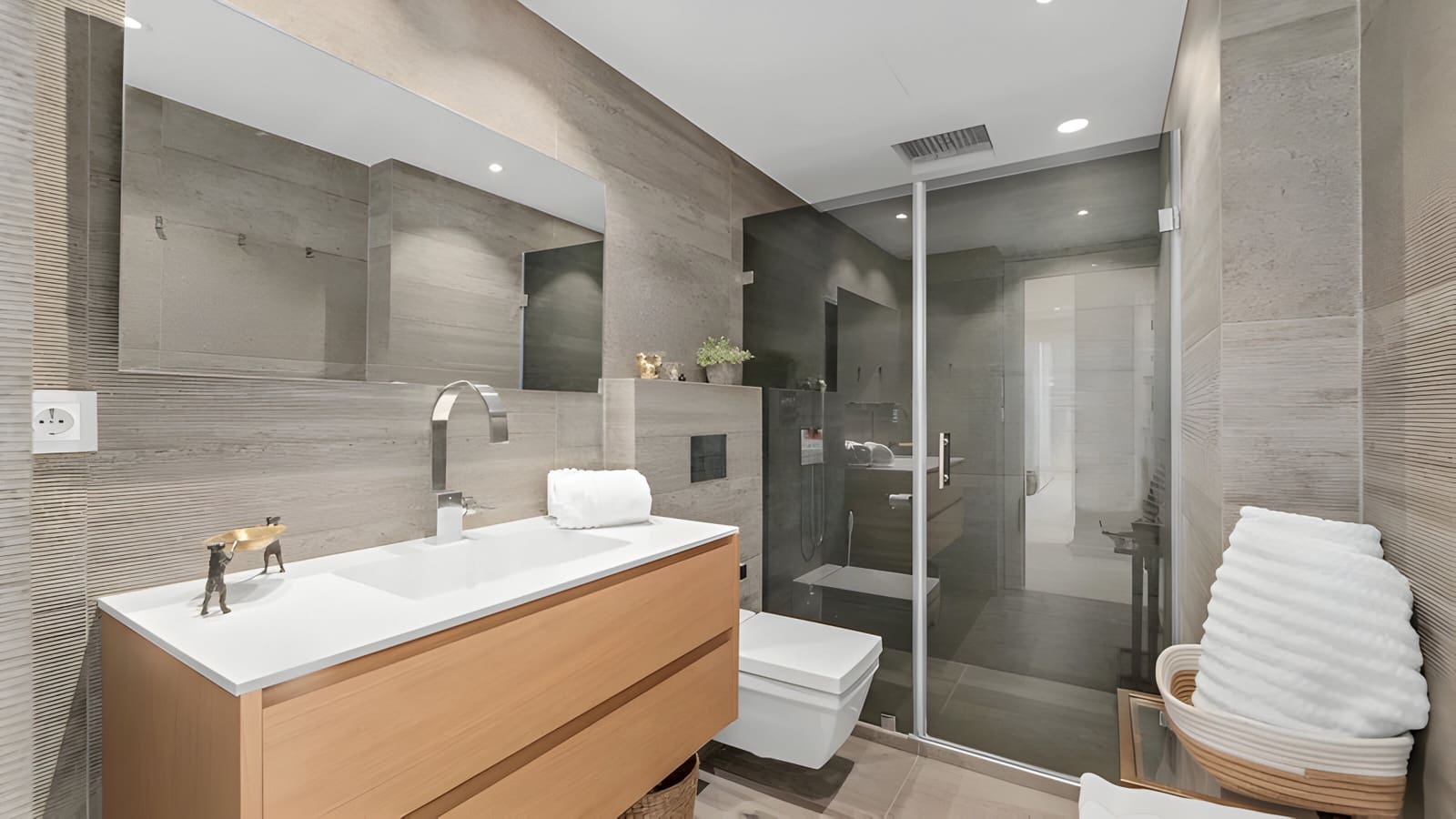 3 bedroom Penthouse for sale in Marbella with pool - € 2,895,000 (Ref: 8978986)