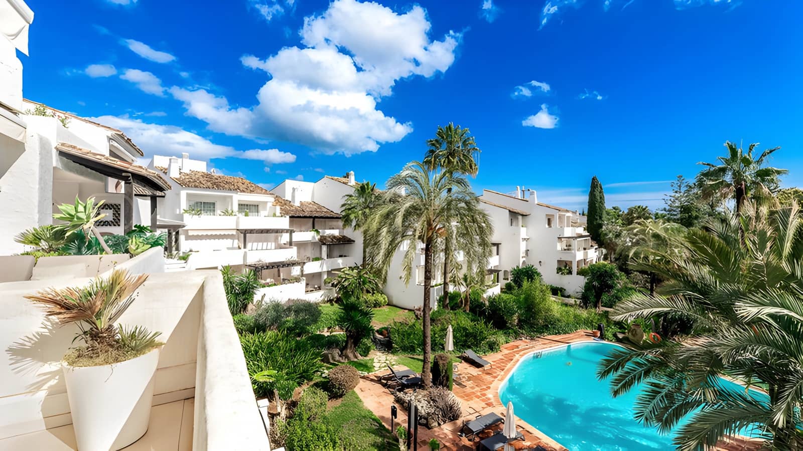 3 bedroom Penthouse for sale in Marbella with pool - € 2,895,000 (Ref: 8978986)