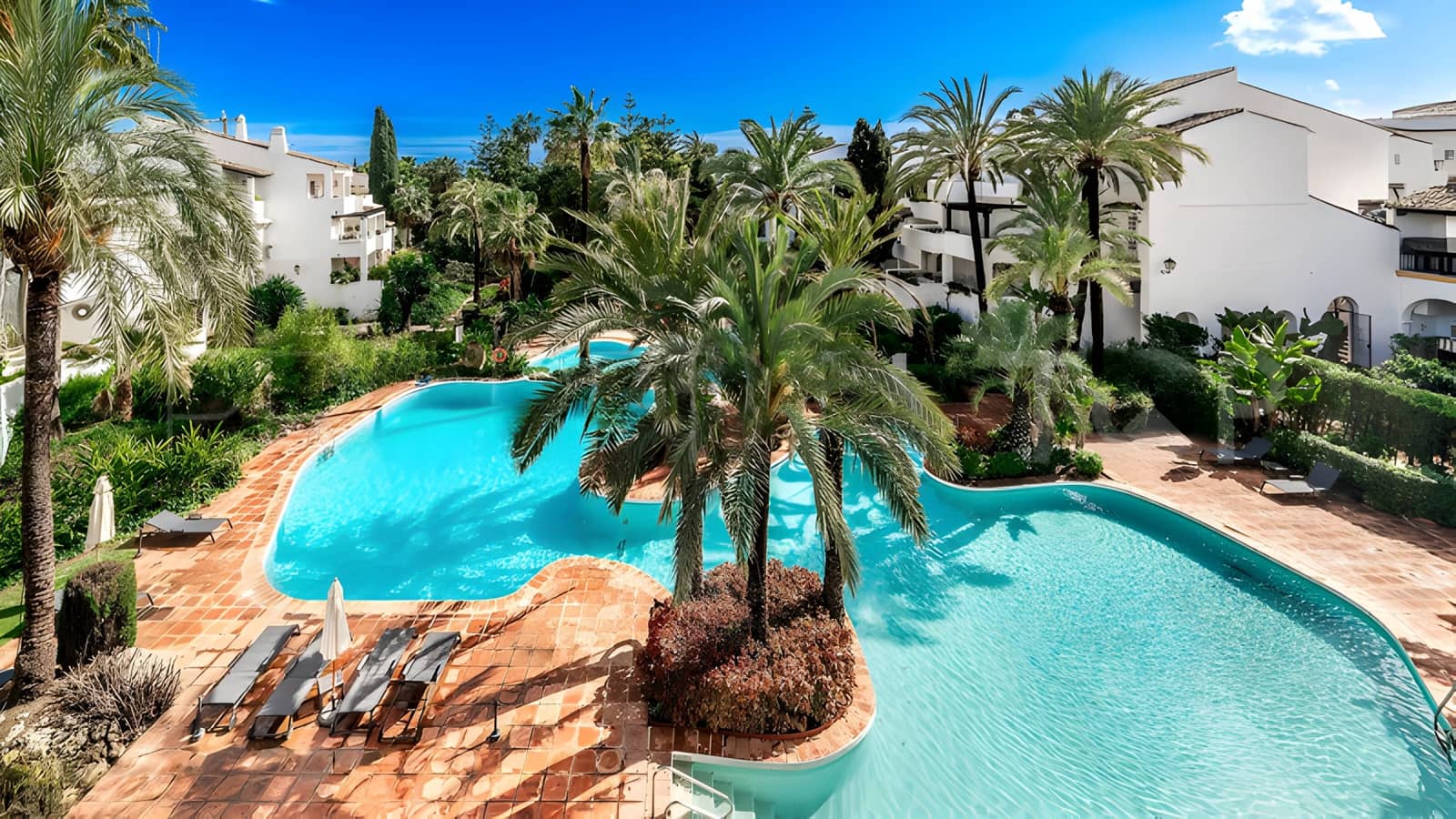 3 bedroom Penthouse for sale in Marbella with pool - € 2,895,000 (Ref: 8978986)