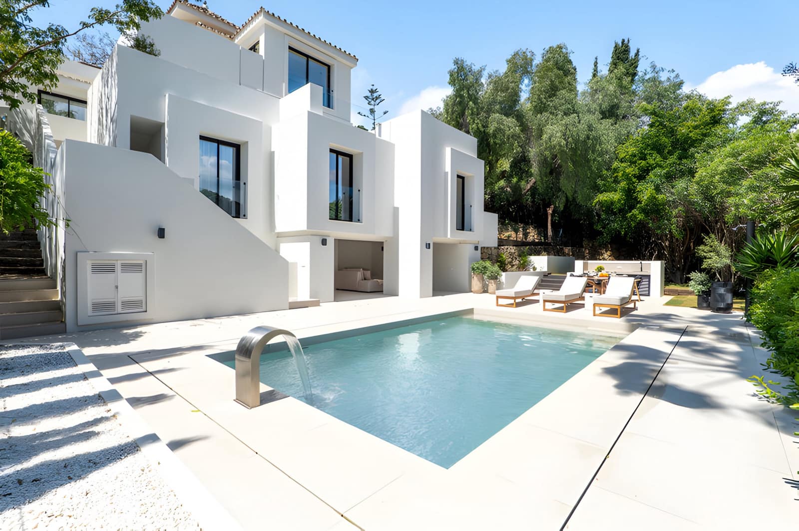 5 chambre Villa/Maison à vendre à Nueva Andalucia avec piscine garage - 2 495 000 € (Ref: 8978987)