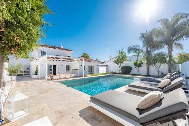 4 chambre Villa/Maison à vendre à Nueva Andalucia, Marbella avec piscine garage - 1 750 000 € (Ref: 8978988)