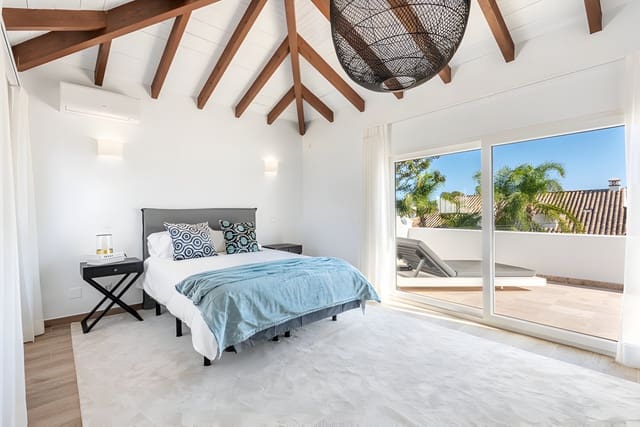 4 chambre Villa/Maison à vendre à Nueva Andalucia, Marbella avec piscine garage - 1 750 000 € (Ref: 8978988)