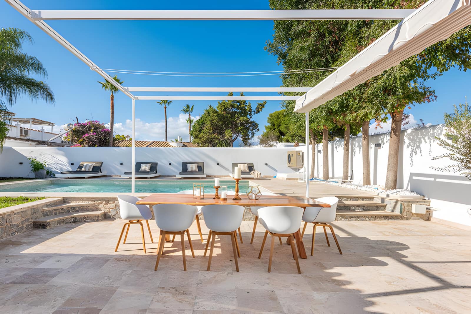 4 slaapkamer Villa te koop in Nueva Andalucia met zwembad garage - € 1.750.000 (Ref: 8978988)