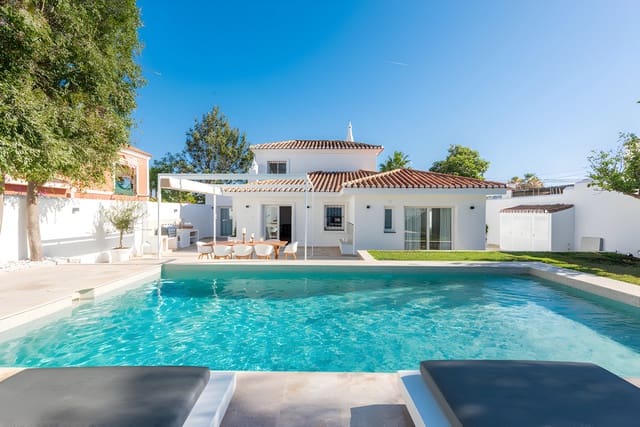 4 chambre Villa/Maison à vendre à Nueva Andalucia, Marbella avec piscine garage - 1 750 000 € (Ref: 8978988)
