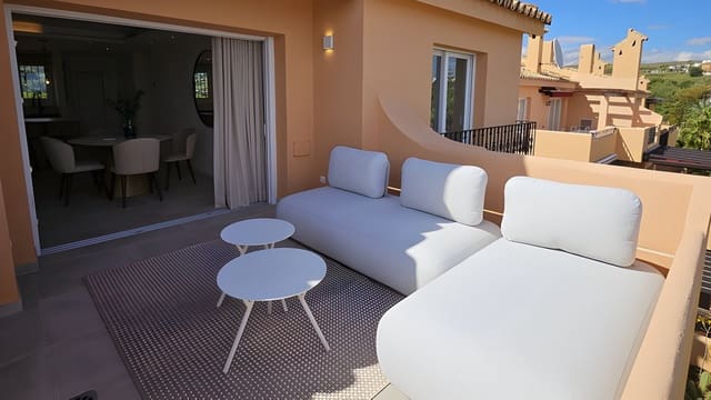 2 sypialnia Penthouse na sprzedaż w Estepona z basenem garażem - 949 000 € (Ref: 8978990)