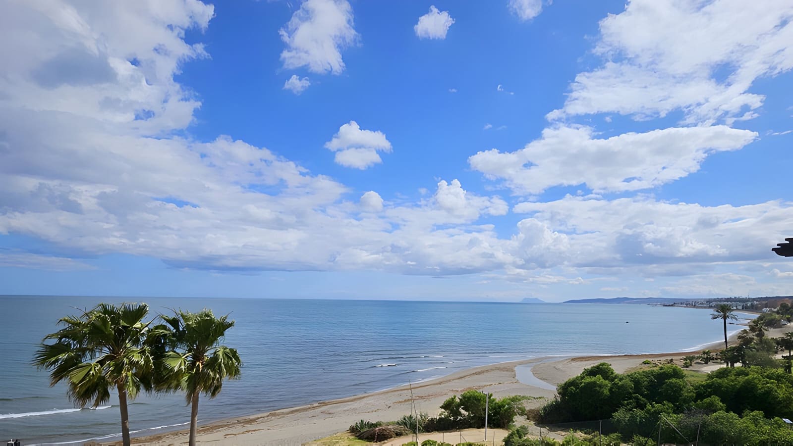 2 bedroom Penthouse for sale in Estepona with pool garage - € 949,000 (Ref: 8978990)