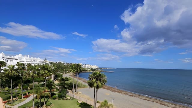 2 sypialnia Penthouse na sprzedaż w Estepona z basenem garażem - 949 000 € (Ref: 8978990)